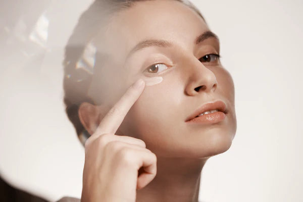Masser le contour de ses yeux